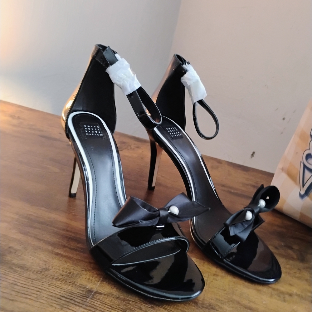 White House Black Market Black Heels With White Pearl Pin On Bows